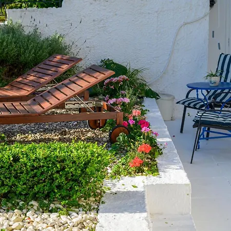 Little Cozy By The Sea Апартаменты