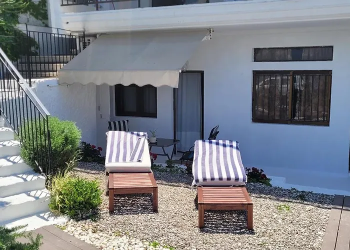 Little Cozy By The Sea Апартаменты